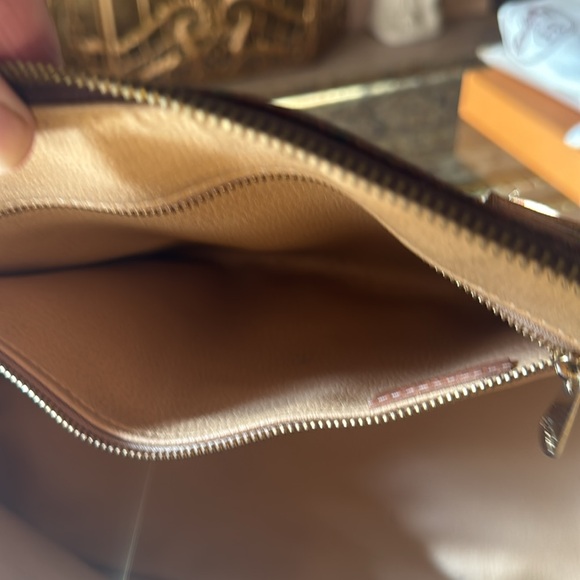 Etro Elegant Brown Leather Handbag - Picture 8 of 16